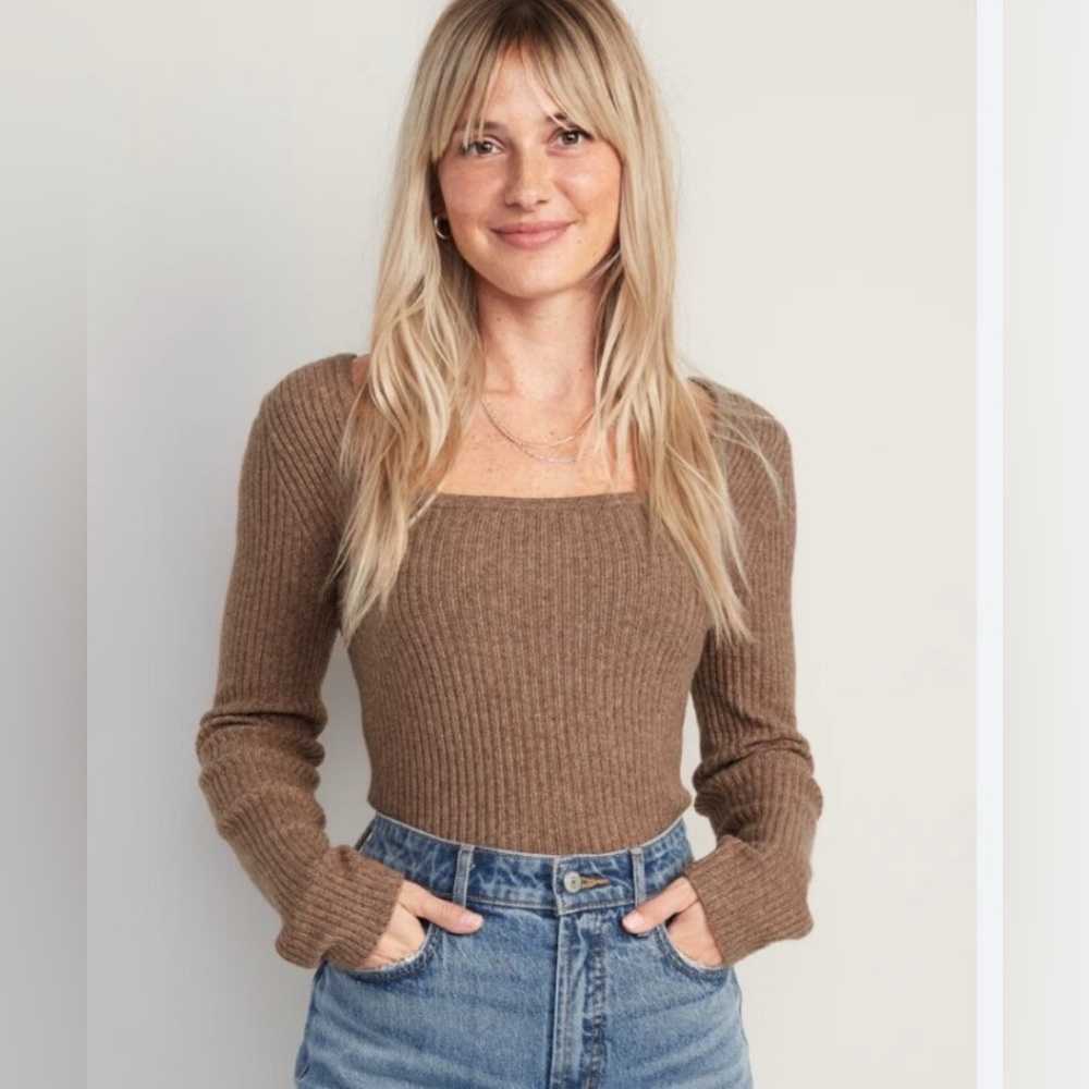 Fitted soft square neck sweater